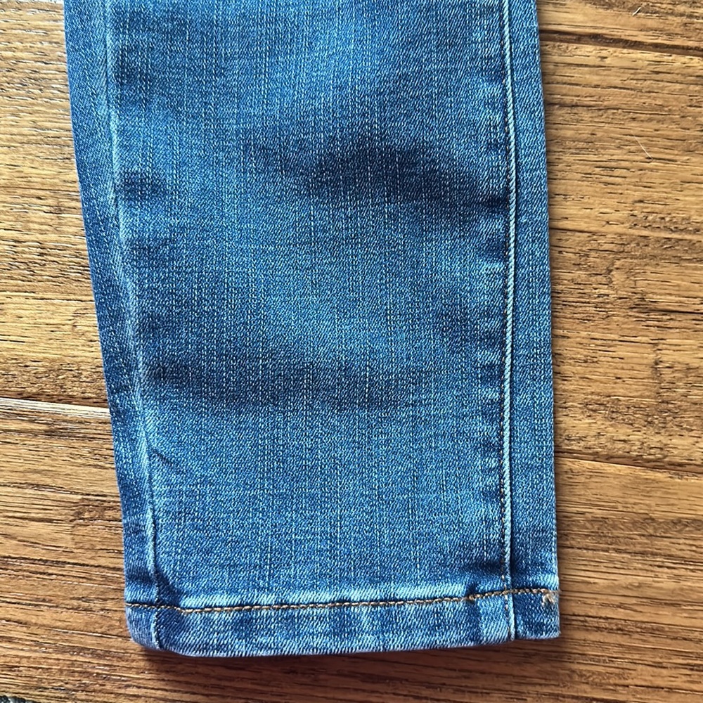 Aeropostale High Rise Jegging 4 Short with Rips - Picture 2 of 5